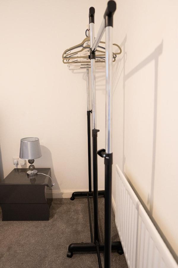 Stunning Two-Bedroom Apartment At A3Ree, Free Parking, Near Cribbs Causeway Mall Bristol Exterior foto